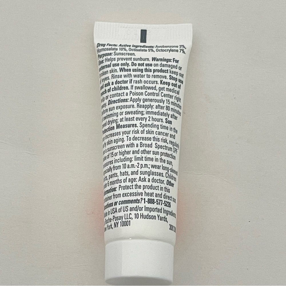 La Roche Posay Anthelios 60 Melt-in Milk Body Face Sunscreen Box of 10 0.5fl oz. - Picture 8 of 9